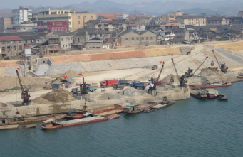 貨運(yùn)代理商可以在多個地點經(jīng)營自己的倉庫