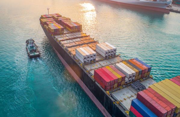 國際物流作為支撐網(wǎng)購產(chǎn)業(yè)的重要一環(huán)，正面臨著諸多的挑戰(zhàn)和機遇