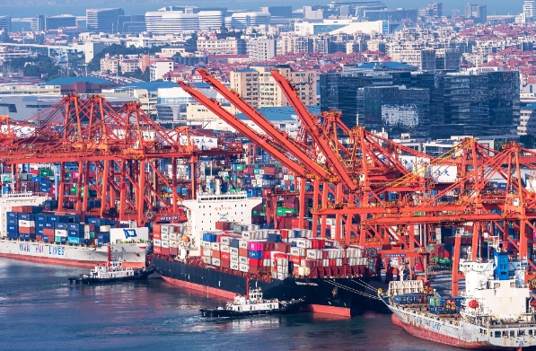 東南亞地區(qū)以其獨(dú)特的經(jīng)濟(jì)發(fā)展?jié)摿?，逐漸成為了全球貿(mào)易的重要一環(huán)