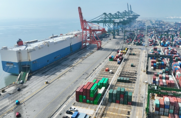 上海物流公司在激烈的市場競爭中脫穎而出，贏得了客戶的廣泛贊譽