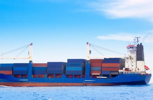 貨代行業(yè)作為連接生產(chǎn)與消費(fèi)的紐帶，其重要性不言而喻