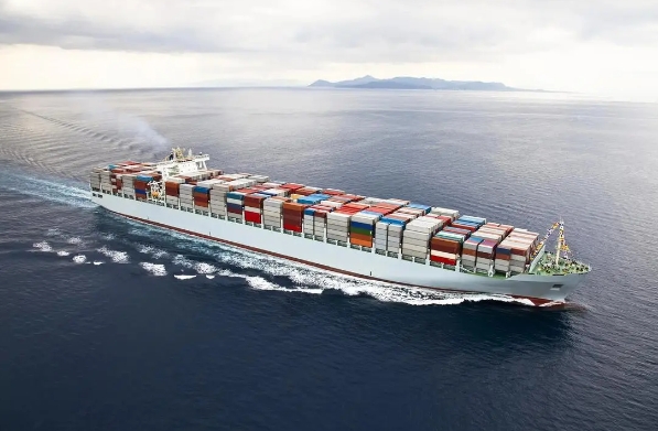 從原材料的采購到成品的銷售，國際物流運輸貫穿了整個供應鏈